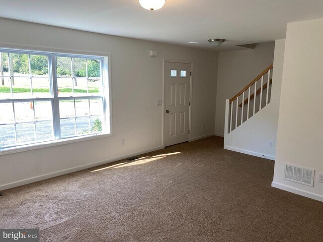 Building Photo - 275 Bondsville Rd