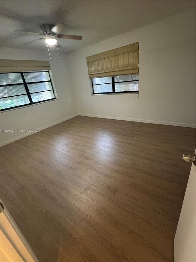 Foto del edificio - 7905 SW 86th St