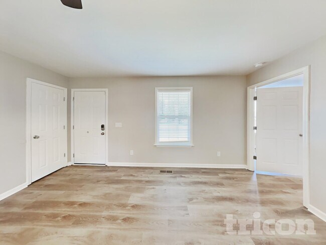 Building Photo - 1612 Robert Rd