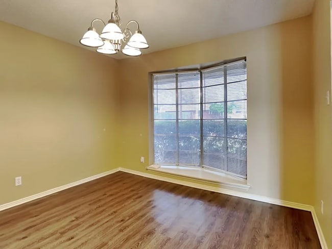 Building Photo - 152 Valleyglen Dr