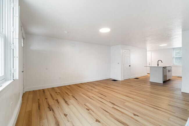 Building Photo - Brand New 3 bed, 2 bath Remodel located in...