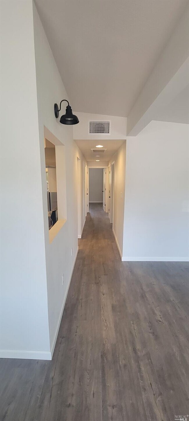 Building Photo - 127 Auden St