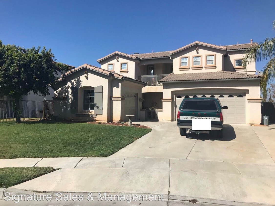 Foto principal - 4 br, 2.5 bath House - 1135 W Chase Circle