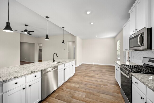 Building Photo - 3081 Sorrento Hl Dr