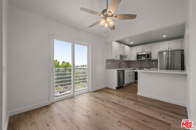 Building Photo - 1515 S Beverly Dr