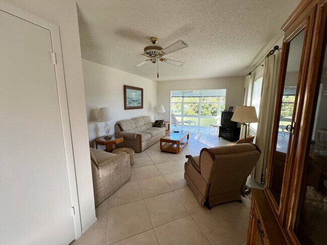 Foto del edificio - 62 Woodland Dr