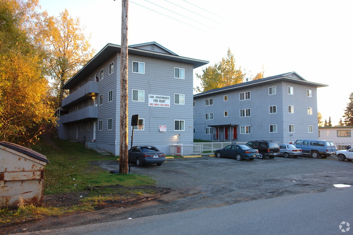 Picture show both buildings. Enterprise has the building listed seprately. - 5308 Taku Dr