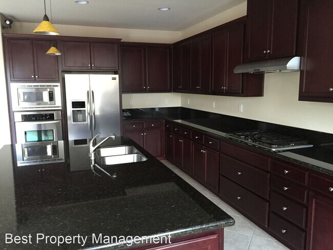 Foto del edificio - 5 br, 4.5 bath House - 717 W. Bonaventure Ave