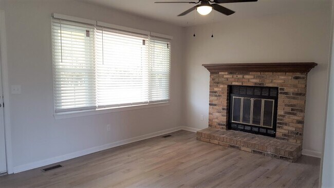 sala de estar - 5573 Sandy Trace Dr.