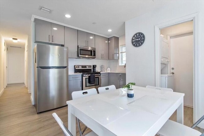 Foto del edificio - 113 Phippen Waiters Rd