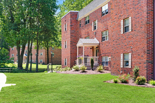 Building Photo - Font Hill Apartments