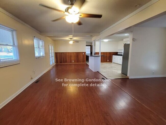 Building Photo - Three Bedroom, Two Bath Duplex off of McGa...