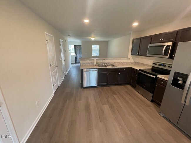 Foto del edificio - 2043 Wiggins Village Dr
