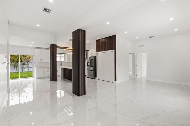 Foto del edificio - 14801 NW 5th Ave