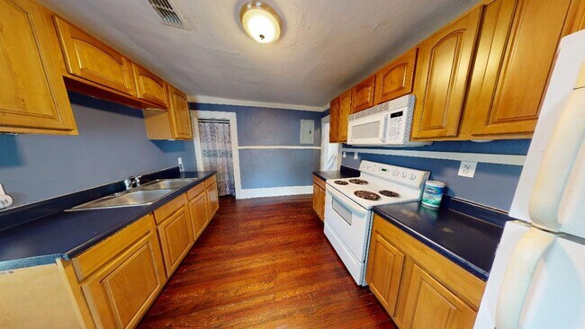 Building Photo - Great 2 bedrooms 1 bathroom