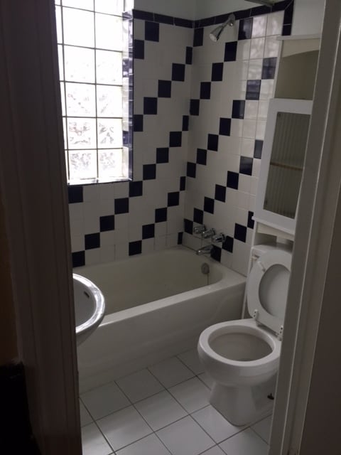 Building Photo - 242 12th Pl NE