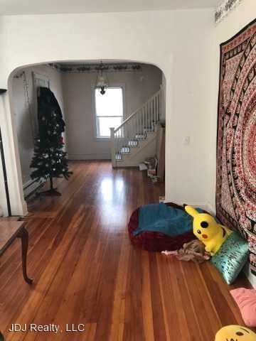 Foto del edificio - 5 br, 2 bath House - 485 Eaton St.