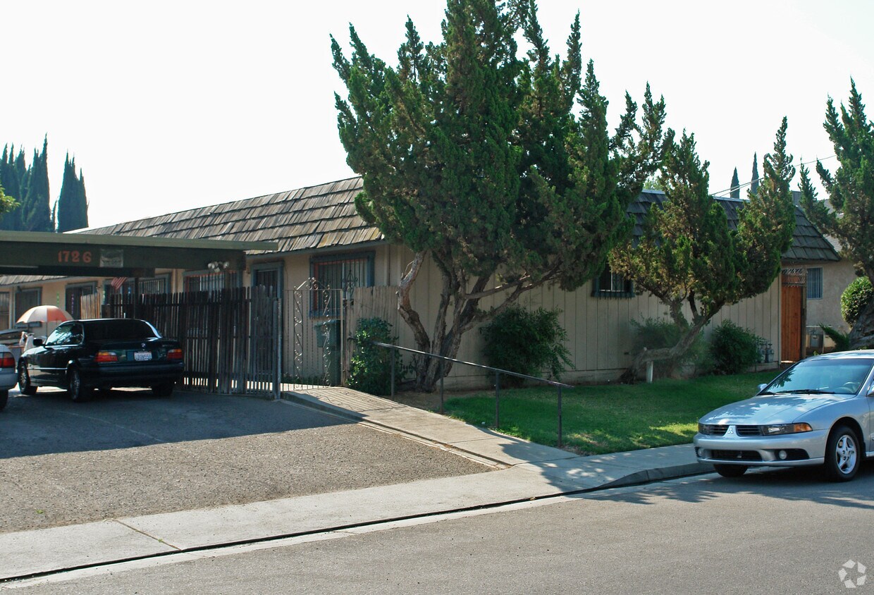 Foto del edificio - 1165 W University Ave