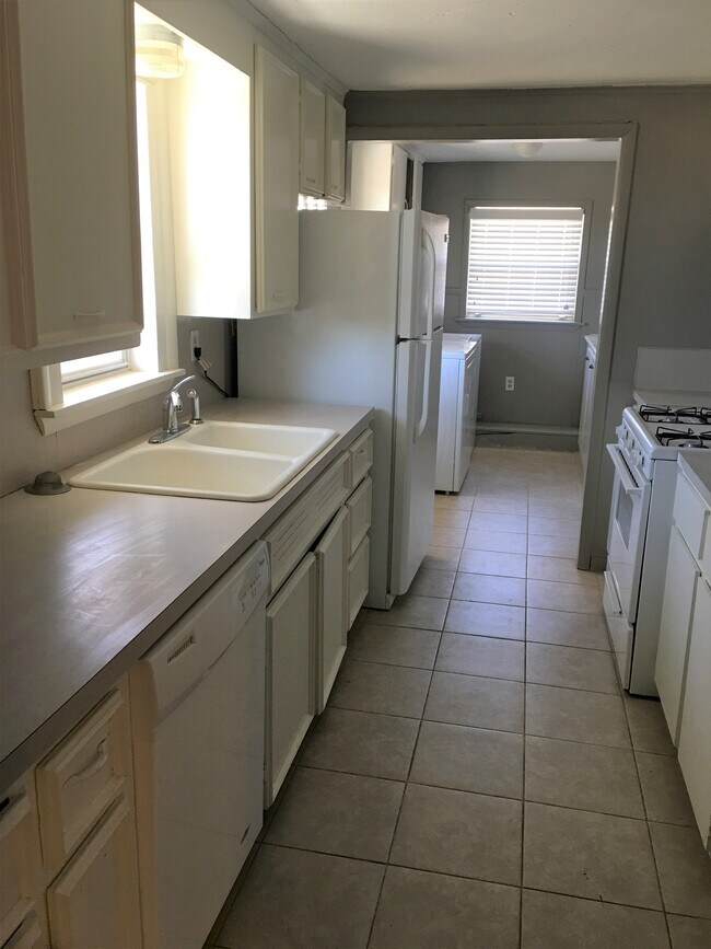 Building Photo - 8820 S Winston Ave