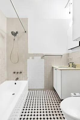 Building Photo - 250 W 15th St