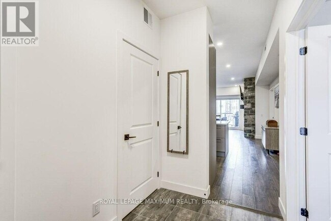 Building Photo - 10-210 Beausoleil Ln