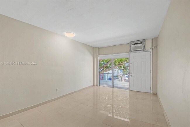 Foto del edificio - 1685 Jefferson Ave