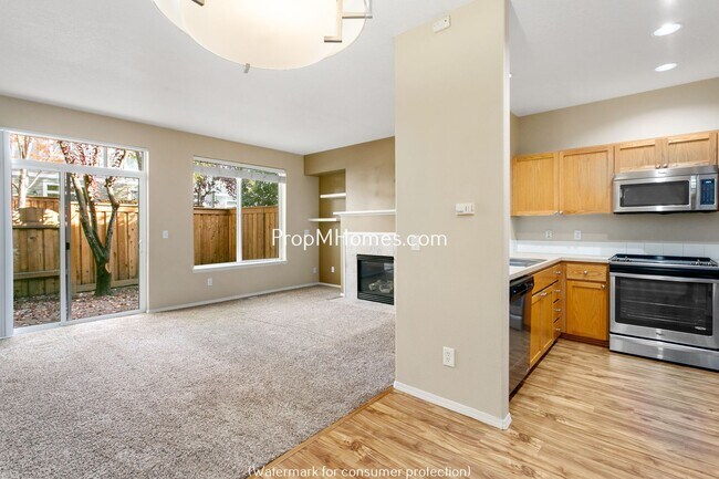 Building Photo - Spacious Three Bedroom Townhouse with Luxury Amenities in Aloha!