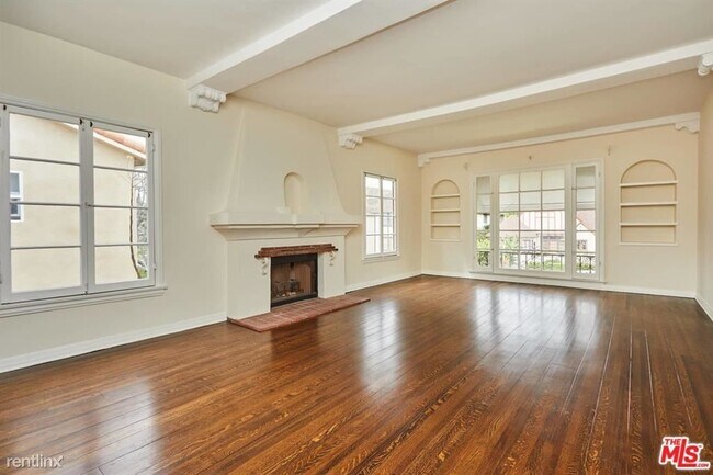 Building Photo - 2 br, 1.5 bath Condo - 1100 S Swall Dr