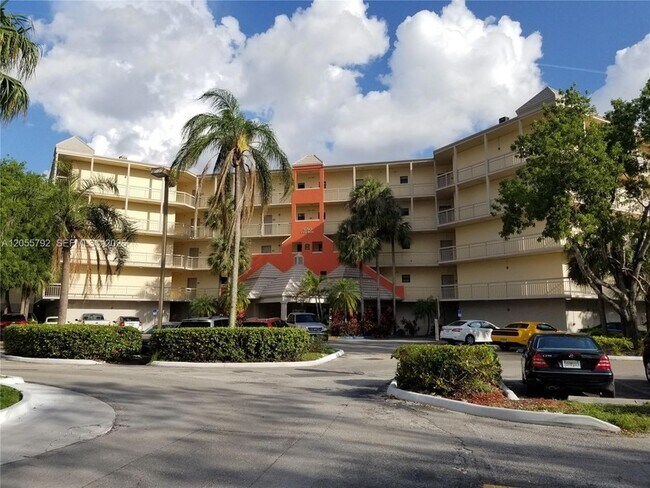 Foto del edificio - 8290 Lake Dr