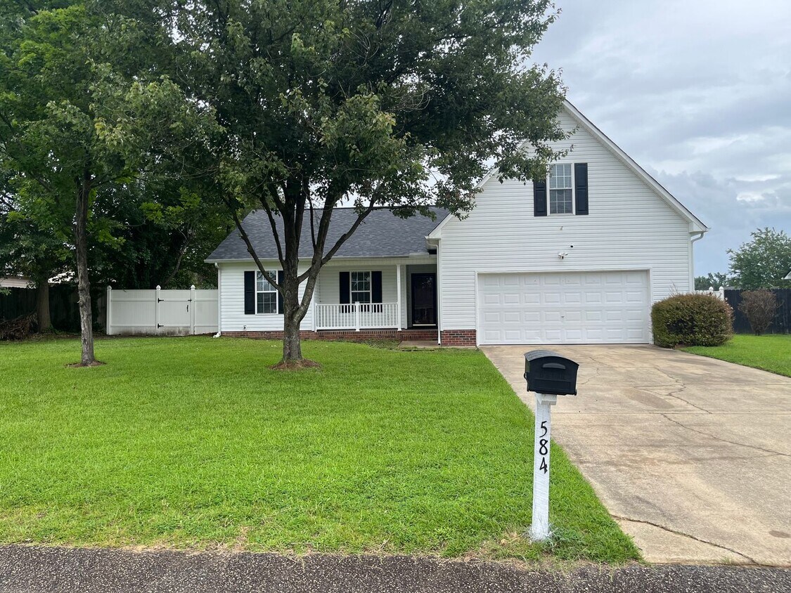 Foto principal - Charming 3 Bed, 2 Bath Plus Bonus Room in ...