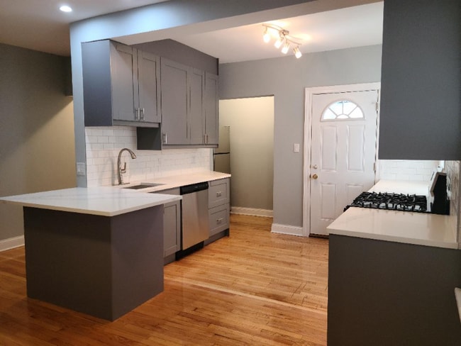 Building Photo - 4837 W Addison St