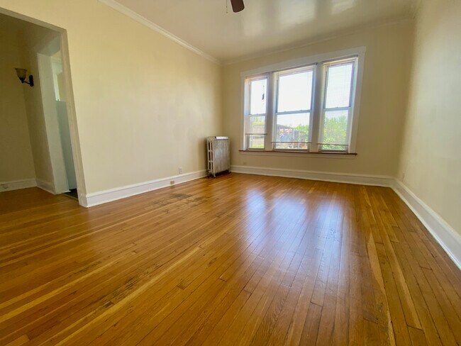 Foto del edificio - 1256 W Montrose Ave