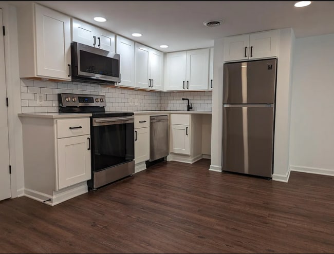 Building Photo - 738 11th St NE