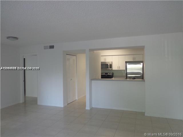 Building Photo - 540 S Park Rd