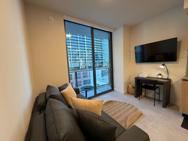 Building Photo - 121 NE 5th St