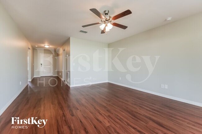 Building Photo - 1544 Swan Lake Circle
