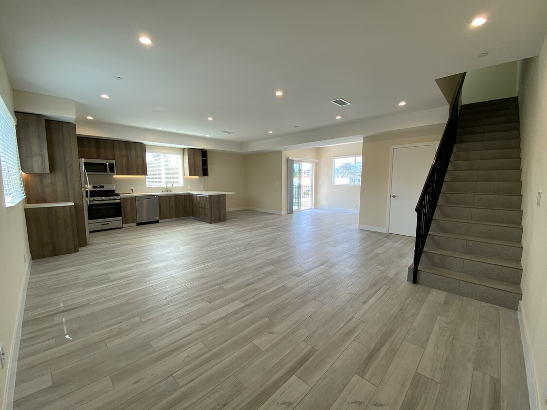 Foto principal - 3042 Atwater Ave