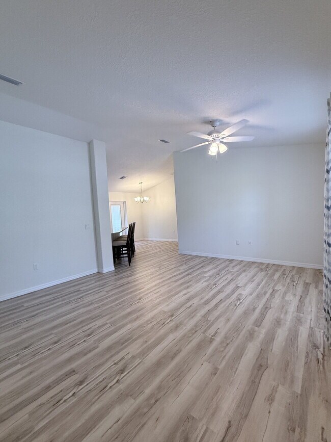 Foto del edificio - 3 Bedroom and 2-Bathroom House
