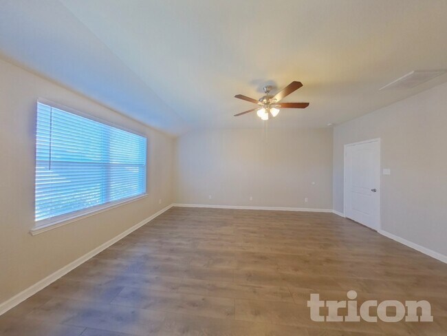 Building Photo - 2046 Sweet Lilac Dr