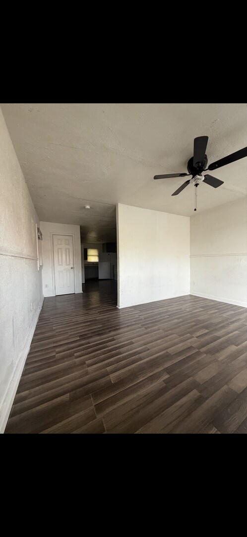 Foto del edificio - 613 W Avenue D