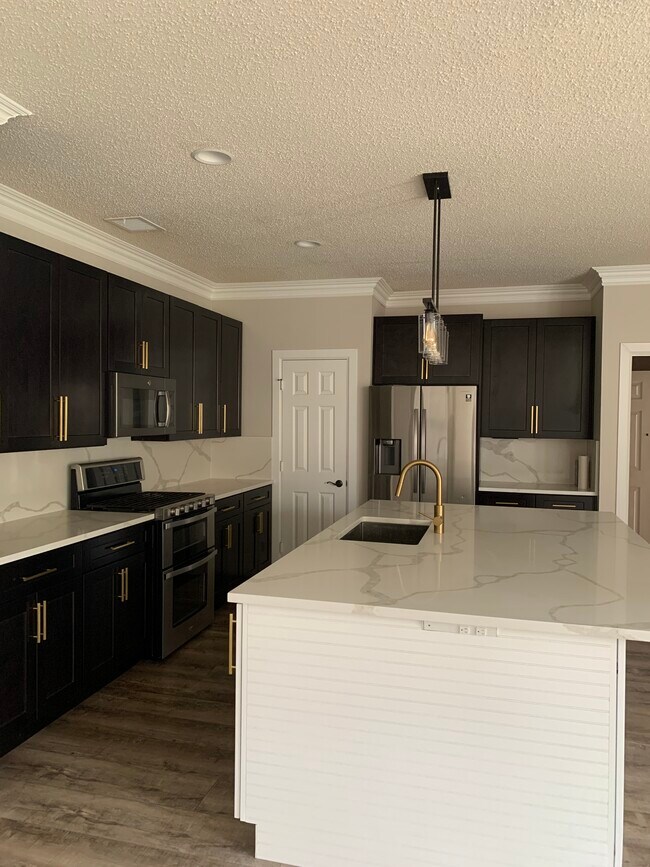 Foto del edificio - 2000 Camelot Dr