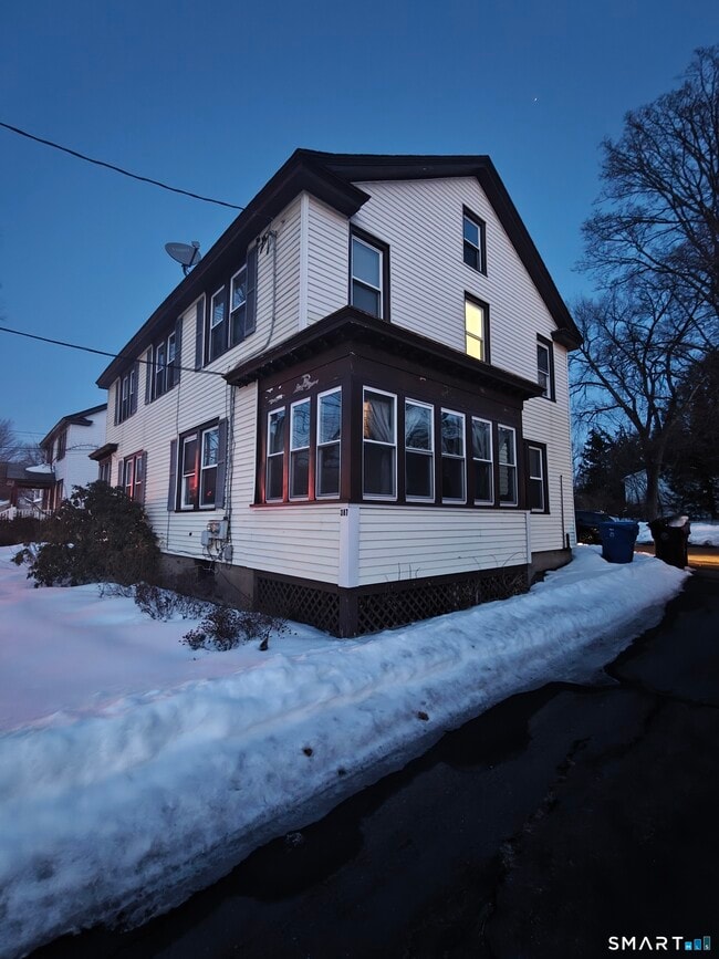 Building Photo - 387 Plainville Ave