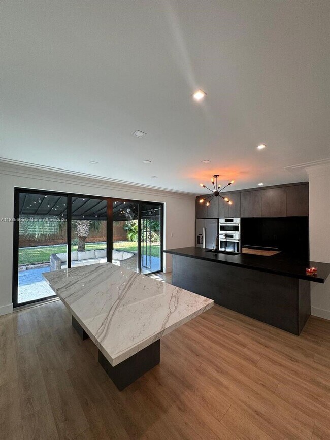 Foto del edificio - 365 Fairway Dr