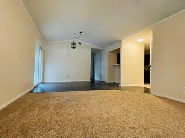 Building Photo - 413 Garden Acres Way