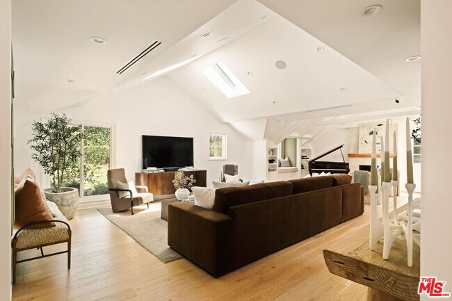 Foto del edificio - 251 N Layton Dr