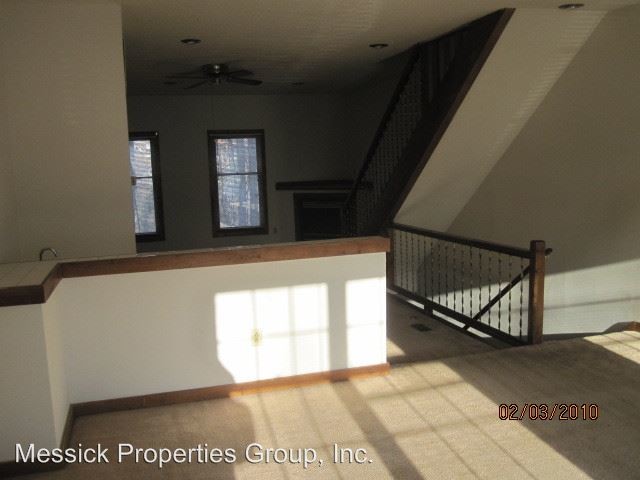 Building Photo - 1449 King Charles Dr