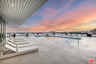 Building Photo - 1100 Alta Loma Rd