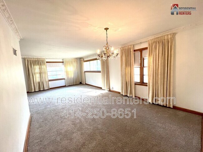 Building Photo - 5538 W Auer Avenue