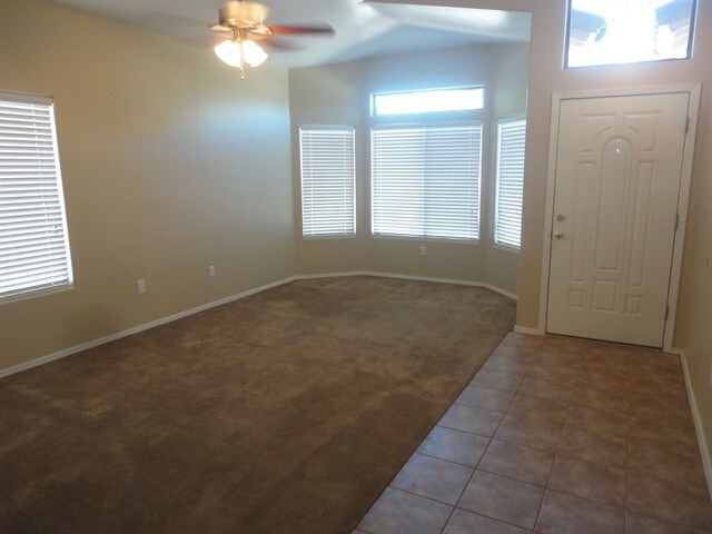 Foto del edificio - 5711 W Shady Grove Drive