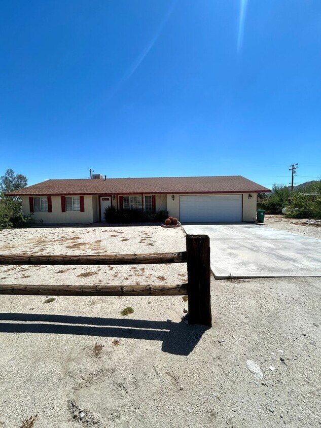 Foto del edificio - 2 Bedroom 1.5 Bathroom Home with Beautiful...